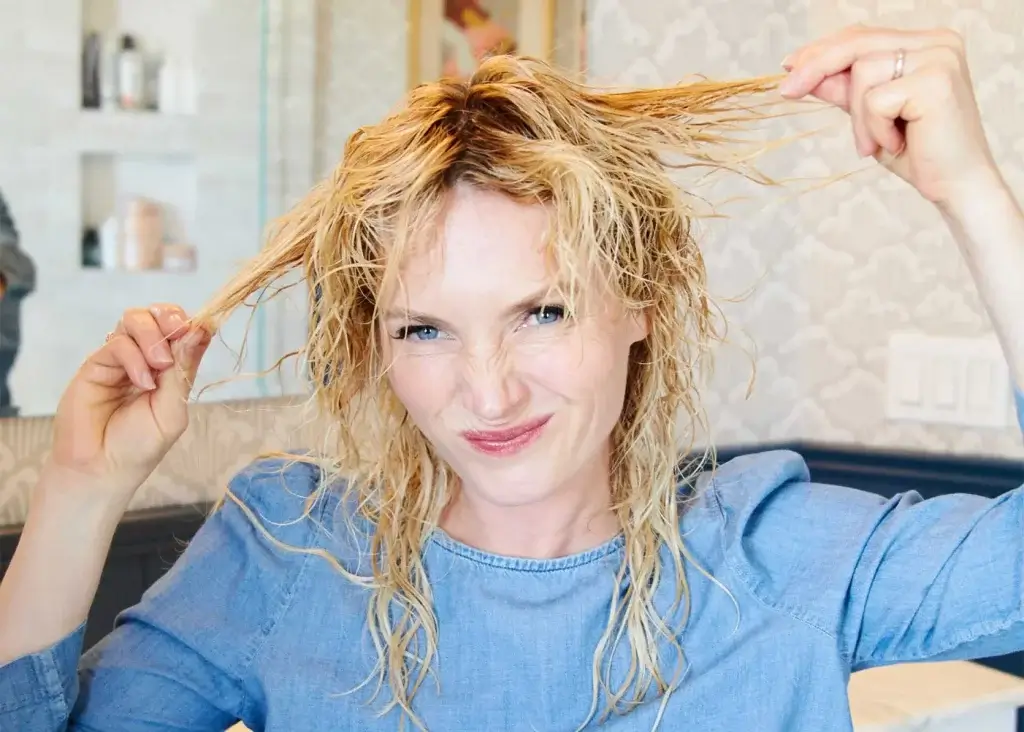 Stringy Hair, Causes and How To Fix It